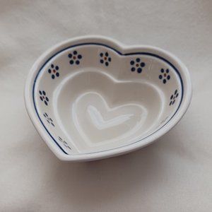 Excellent Condition Ivory and Blue Boleslawiec Made In Poland Heart Dish No Box